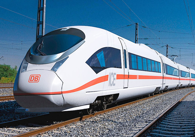 Einen ICE im Simulator selbst fahren