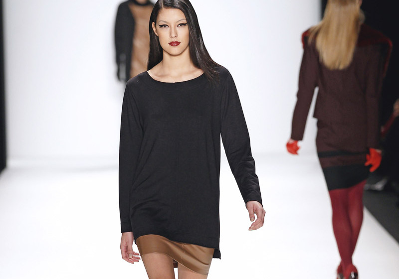 Rebecca Mir präsentiert u. a. bei der SAVA NALD Fashion Show die Mode