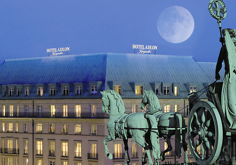 SAVA NALD Fashion Show im Palais-Saal des Hotels Adlon Kempinski