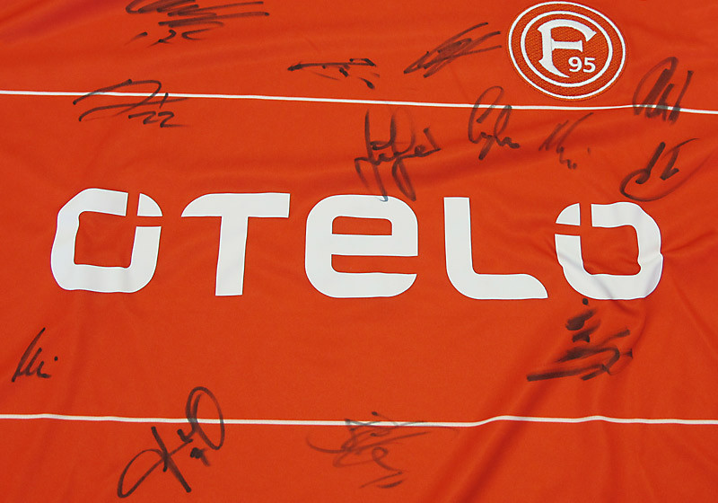 Auf der Vorderseite ist der Sponsor sowie das Fortuna-Logo aufgedruckt