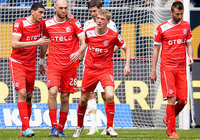 Das Trikot von Fortuna Düsseldorf mit den Autogrammen aller Spieler