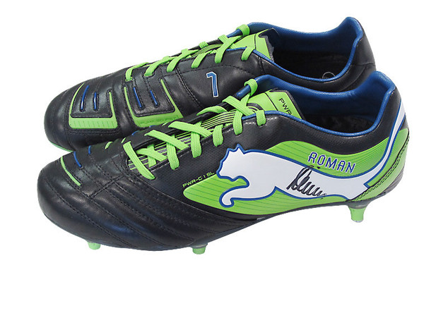 Original Schuhe von BVB-Torwart Roman Weidenfeller