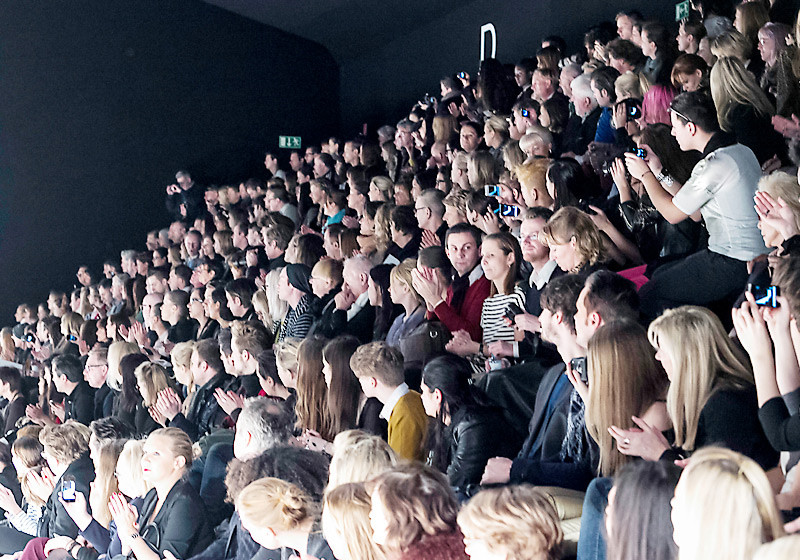 Handverlesene Gäste aus der Fashionszene, Film und TV sind bei der Modenschau dabei