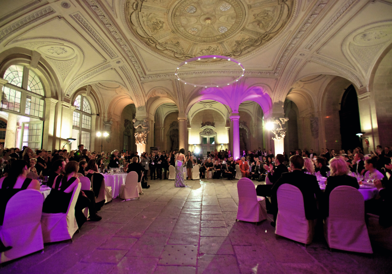 Die Würzburger Residenz dient als Kulisse für Mode des Labels Minx