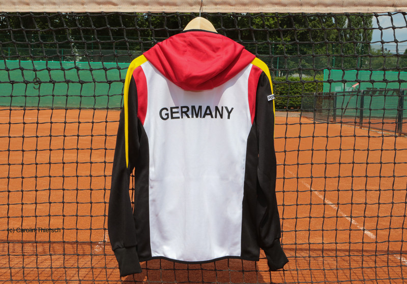  Signierte Tennisjacke 