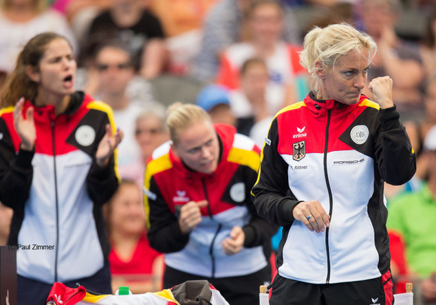  Signierte Tennisjacke 