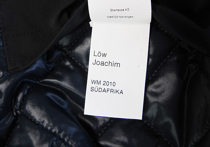 Schwarz/Anthraziter Trenchcoat der Fußballweltmeisterschaft 2010