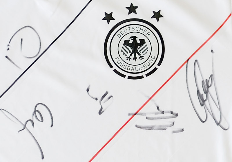 Das handsignierte Trikot der EURO 2012