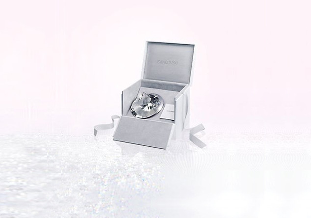 Hauptbestandteile des Duftes sind Amber, Benzoe und weißer Moschus