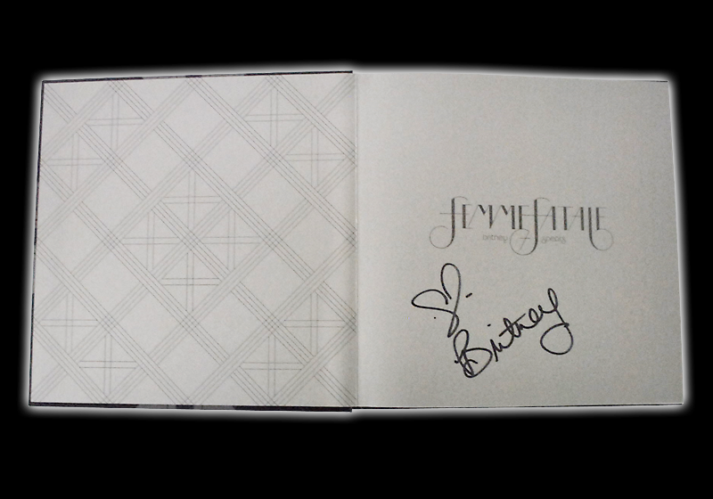  Britneys Buch signiert 