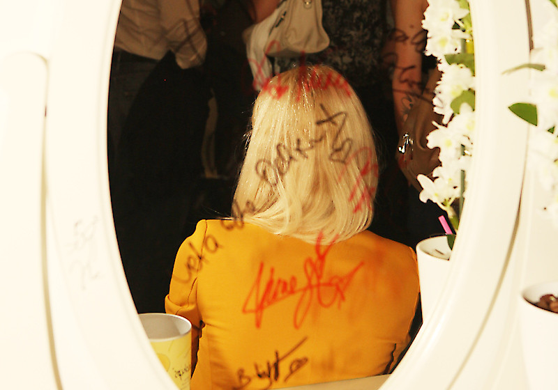  Frisiertisch + Autogramme 