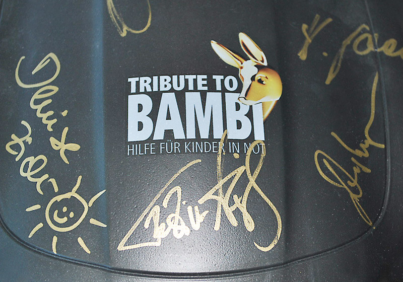 Signiertes Spielzeugauto von der TRIBUTE TO BAMBI-Gala 2011