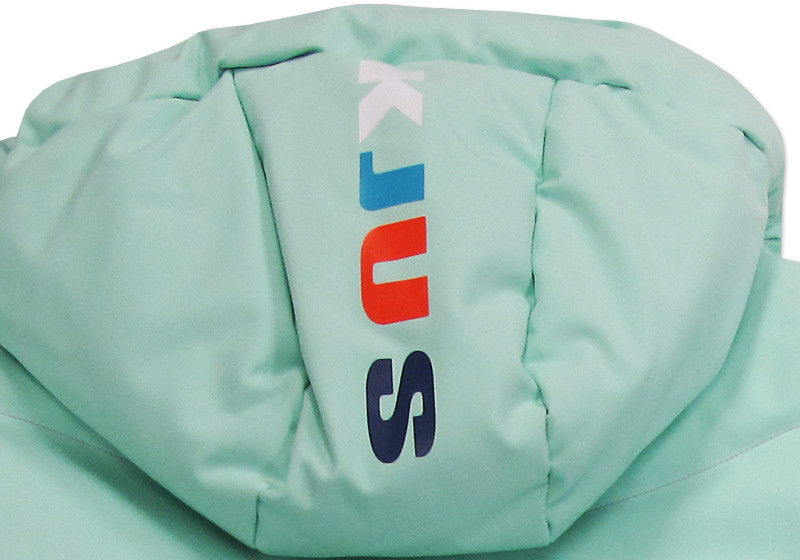 Kapuze mit dem Aufdruck "KJUS"