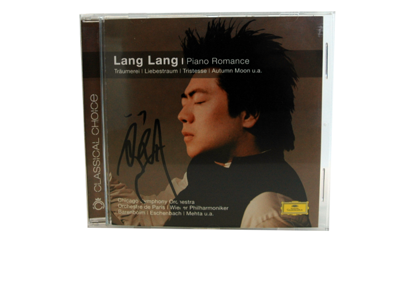 „Piano Romance“ von Lang Lang signiert