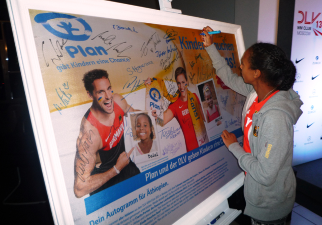 WM-Banner mit den Autogrammen der WM-Athleten