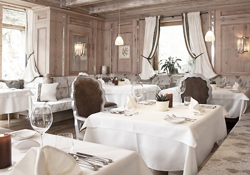 Vollpension mit Frühstück vom Buffet sowie einem 6-gängigen Menü in der Silberstube