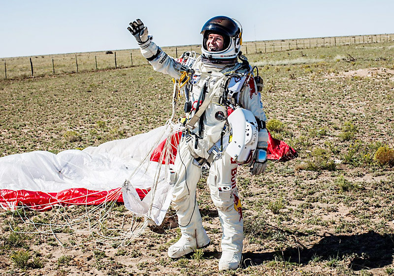 Der überglückliche Extremsportler nach seine erfolgreichen Landung