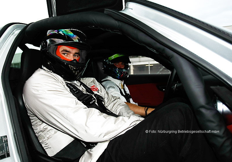 Erleben Sie als Beifahrer bei einer Renntaxi-Fahrt echtes F1-Feeling