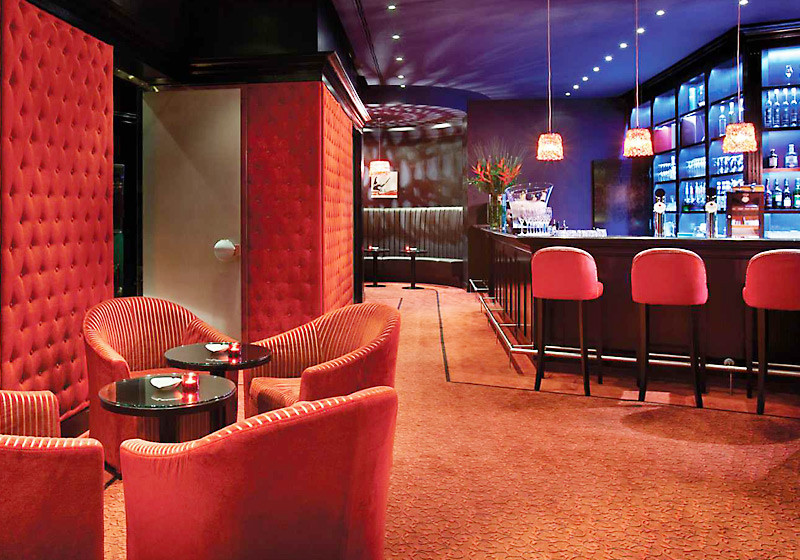 Genießen Sie einen Aperitif vor Ihrem Dinner in der Rubin Bar