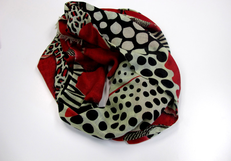 Schal aus Kaschmir mit Buddha-Kopf-Motiven