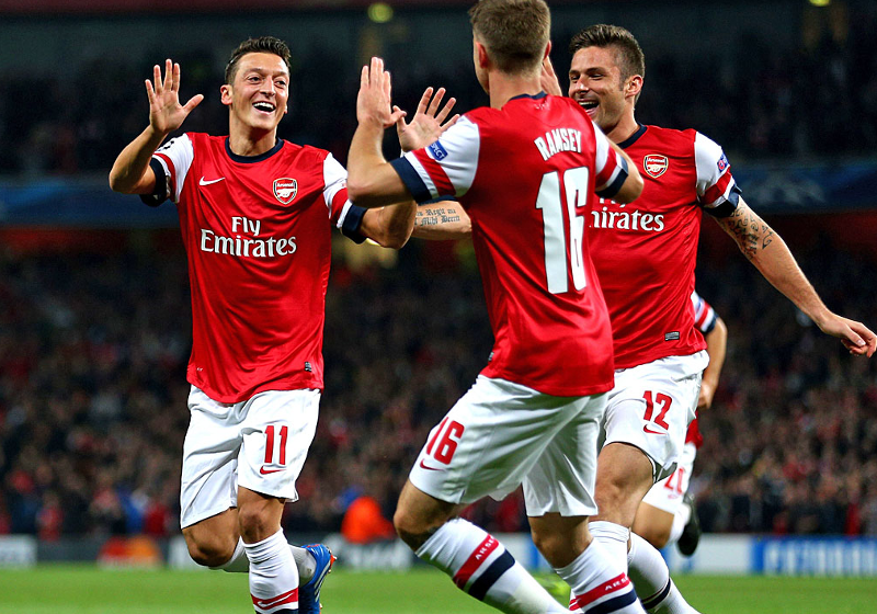 Erleben Sie Özils erstes Spiel für Arsenal in London