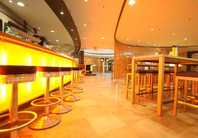 Während des gesamten Spiels wird im Borussia Park für Ihr leibliches Wohl gesorgt