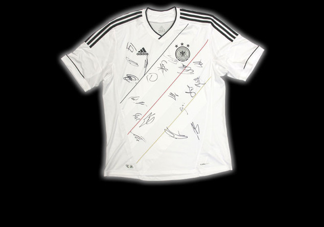  DFB-Trikot signiert 