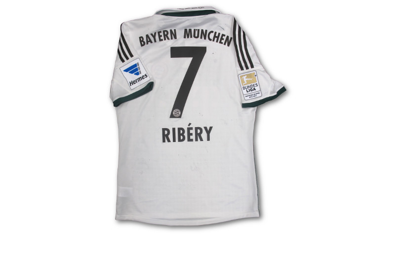 Getragenes FCB-Trikot von allen signiert