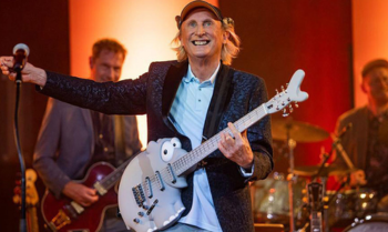 Gitarre von Otto Waalkes für 56.100 Euro versteigert!   Gitarre von Otto Waalkes für 56.100 Euro versteigert!