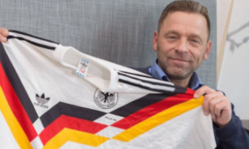 WM-Finaltrikot von Thomas Häßler bringt über 13.000 Euro WM-Finaltrikot von Thomas Häßler bringt über 13.000 Euro