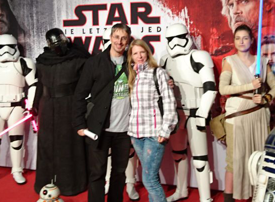 Nicolo und seine Begleitung beim Influencer Screening von "Star Wars"