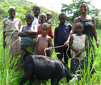 Glückliche_Familie_Mit_Ziege