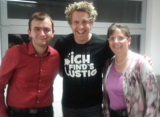 Patrick und seine Mutter mit Sascha Grammel