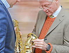 Saxophon signiert von Bill Clinton