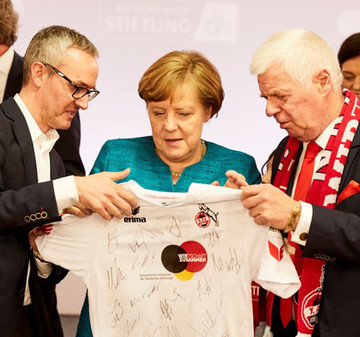 Bundeskanzlerin Angela Merkel unterstützt unseren Partner Bundeskanzlerin Angela Merkel unterstützt unseren Partner