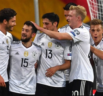 DFB-Elf unterstützt junge Sportler DFB-Elf unterstützt junge Sportler