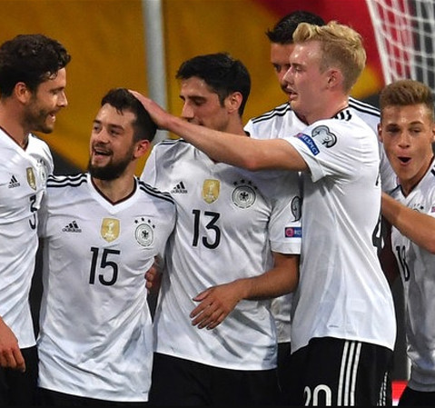 DFB-Elf unterstützt junge Sportler DFB-Elf unterstützt junge Sportler