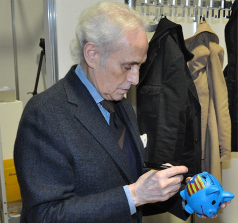 Glücksschweine bringen 6.000 Euro für José Carreras Leukämie-Stiftung Glücksschweine bringen 6.000 Euro für José Carreras Leukämie-Stiftung