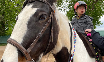 Besondere Reittherapie für Luca
