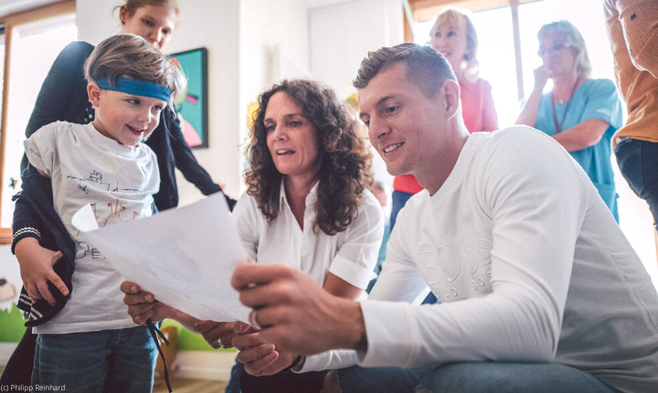 Die Toni Kroos Stiftung hilft schwerkranken Kindern Die Toni Kroos Stiftung hilft schwerkranken Kindern