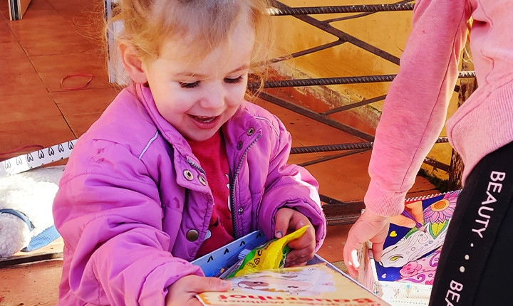 Geschenke für über 66.000 von Armut betroffene Kinder