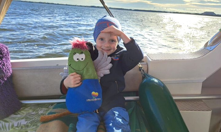 Herzenswunsch erfüllt: Jonas als Kapitän auf dem Meer