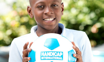 Moïse plays football again