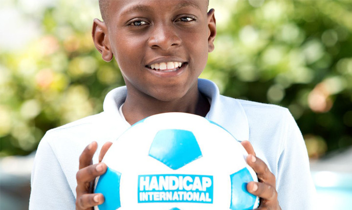 Moïse plays football again