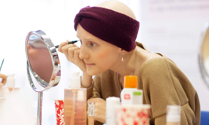 Online beauty workshops for young cancer patients