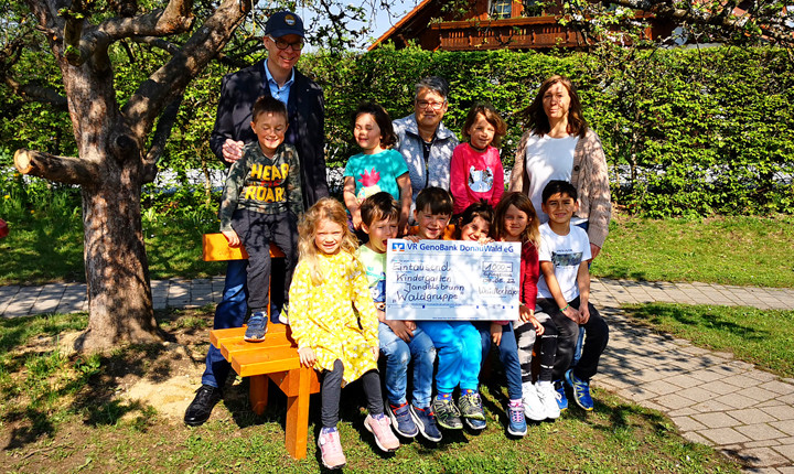 Wiederaufbau eines Kindergarten-Spielplatzes Wiederaufbau eines Kindergarten-Spielplatzes
