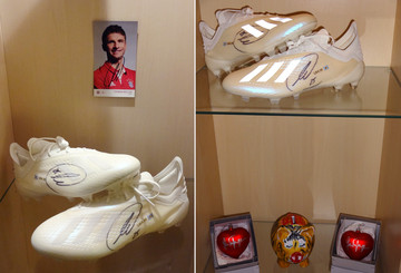 The favorite player's shoes are auctioned off The favorite player's shoes are auctioned off