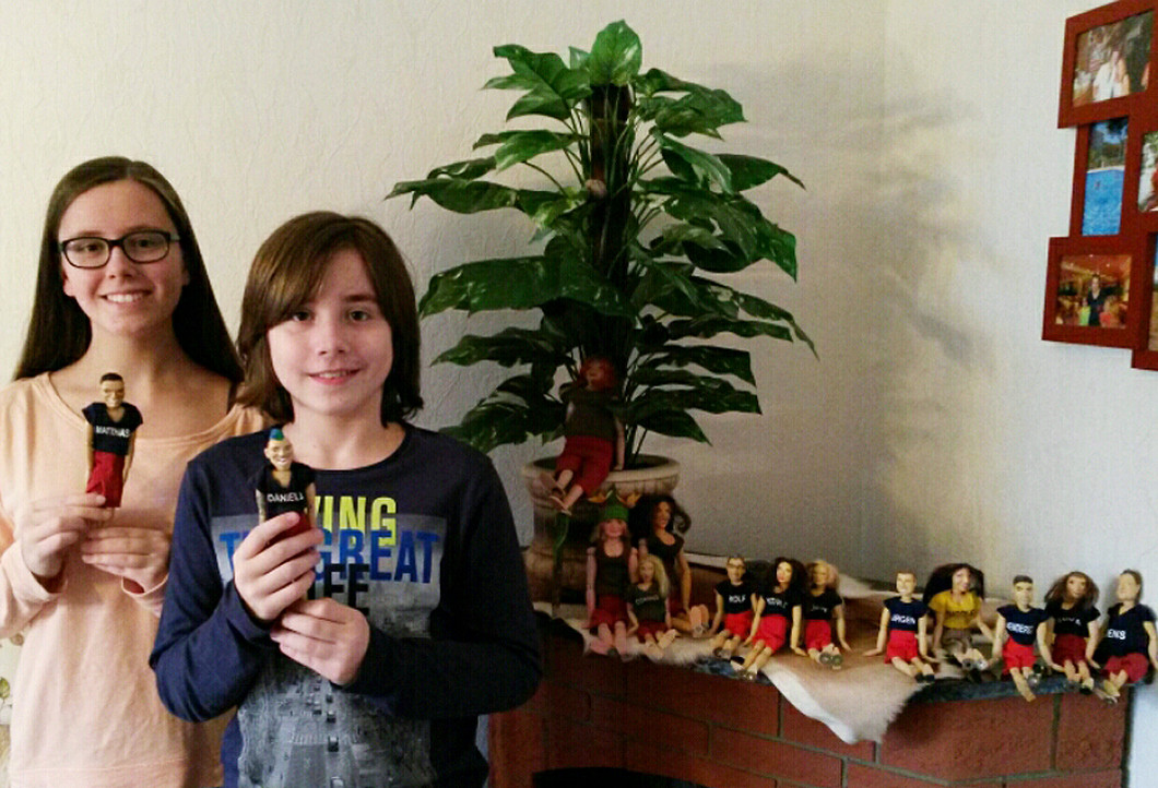 Celine und Nils mit den neuen und alten Dschungelpuppen Celine und Nils mit den neuen und alten Dschungelpuppen