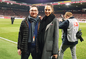 Ein Abend an der Seite von Sky-Moderatorin Esther Sedlaczek Ein Abend an der Seite von Sky-Moderatorin Esther Sedlaczek