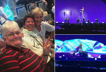 Cornelia und ihre Freundinnen beim Konzert von Helene Fischer Cornelia und ihre Freundinnen beim Konzert von Helene Fischer